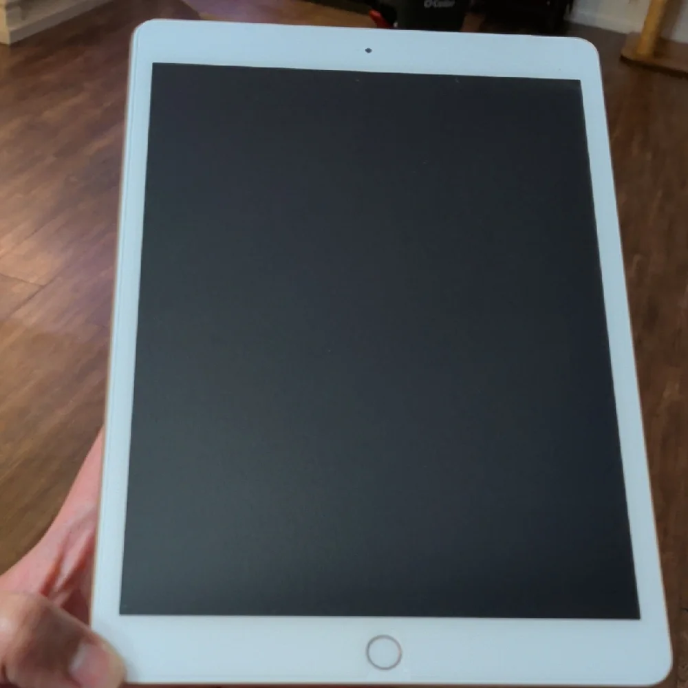 Apple iPad - 8th Generation - White/Gold